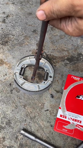 Ivan Maulana on Instagram: "install automatic scooter brake pads #Fypp"