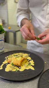 🌸 🍽️ All’Hotel Athena la Primavera arriva anche in tavola con il nuovo menù del Mangia Restaurant. 👨‍🍳 Qui la tradizione della cucina toscana incontra l’innovazione e la creatività dello Chef Stefano Pinciaroli che, per celebrare la bella stagione, ha creato piatti unici, fatti con ingredienti selezionati, freschi e di prima qualità. Vieni a trovarci e regalati un’esperienza culinaria autentica e sorprendente. Ci trovi in via Mascagni 55, Siena, all’interno dell’Hotel Athena. Il ristorante è