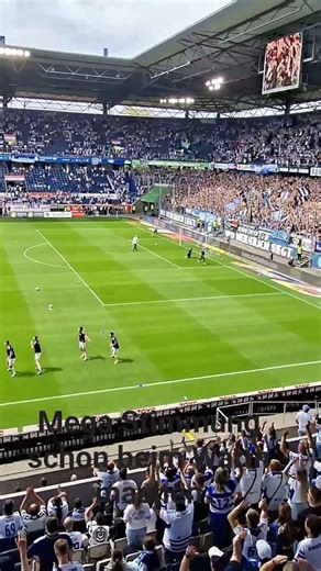 MSV Duisburg Mega Stimmung schon beim Aufwärmen.