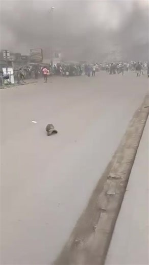 517K views · 9.4K reactions | ▶️Les manifestants pacifiques font reculer la police ✊ | Les Amazones de la Résistance | Facebook