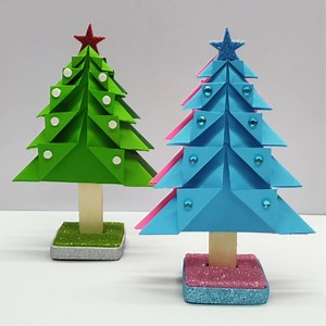 DIY Christmas Tree 🎄 Christmas Tree Making Ideas 🌲 Christmas Decoration Ideas 🎄 Easy Christmas Tree Making Step by Step Tutorial #diy #papercraft #christmasdecorations #christmastree #xmastree #christmascrafts #christmas2023 #decoration #christmasdecor | MNS Crafts