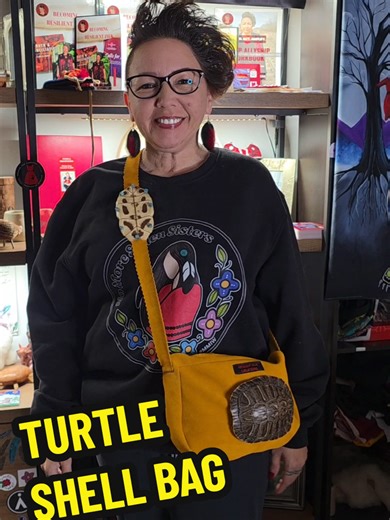 This turtle shell bag means more than just a finished piece. The shell was gifted to me by my friend Kim — and is over 20 years old. This isn’t an everyday bag for me — it’s one I’ll carry on special occasions, when I want to feel grounded, connected, and reminded of friendship and story. I truly love how it turned out.🐢❤️🧡💜 #resilientinukcreations #indigenousartist #handcraftedwithlove #sacredmaterials #turtleshell