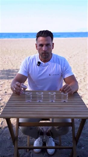 Fitness-& Ernährungscoach seit 15 Jahren on Instagram‎: "💧 Schon 1 % Dehydrierung kann deine Leistung ruinieren. Müdigkeit, Kopfschmerzen, Schwindel – und das alles nur, weil du zu wenig trinkst. Je stärker die Dehydrierung, desto größer das Risiko für Konzentrationsverlust, Leistungsabfall und ernsthafte Probleme ⚠️ Viele greifen erst zu Sportgetränken, wenn es eigentlich schon zu spät ist. 🥥 Die bessere Lösung? Kokoswasser – mehr Elektrolyte, weniger Zucker, bessere Verträglichkeit. 👉 Schre