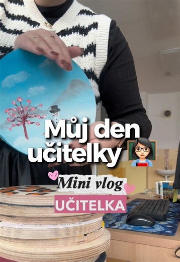 Od 8 do 12 to určitě… 😂 Tato směna teměř 12 hodin učitelství, příprav, papírování, schůzek a běhání mezi třídami. Klasika, ne? ✨ Máte u vás triády/tripartity? Jak často a jak to u vás probíhá? 👀 #ucitelka #skola #minivlog #dayinmylife #teacher