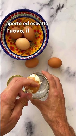How to peel a hard-boiled egg quickly