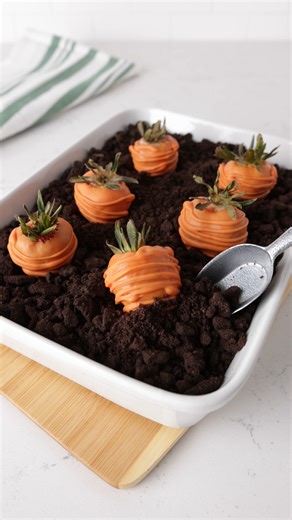 What’s the best way to enjoy sweets at Easter? Disguise them as carrots. 😏🥕 #eastertreats #easter #strawberries #carrots | Kroger