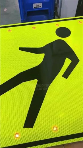 30" Solar Powered Flashing Crosswalk Sign Demo 🚸 | Pedestrian Safety Solution