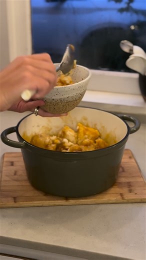 Braeside Bakery on Instagram: "Golden Syrup Dumplings Soft, fluffy dumplings swimming in buttery golden syrup — the ultimate cozy-day dessert. Perfect for cold afternoons, rainy days, slow Sundays, or when you just want something warm and nostalgic. Best eaten hot, with custard, cream or vanilla ice cream. Save this recipe & make it at home ↓ ⸻ 🥣 Golden Syrup Dumplings (Serves 4–6) Sauce • 1 cup golden syrup • 1 cup water • 30 g butter • 1 tsp vanilla • Zest of ½ lemon (optional but so good) Du