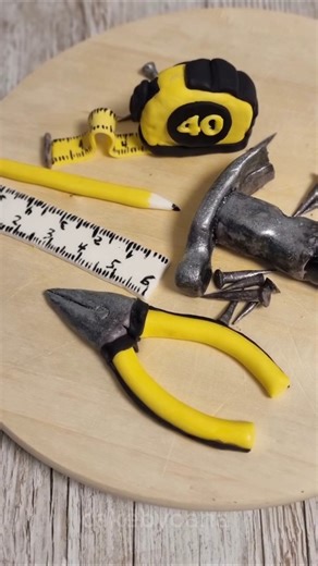 Fondant Pliers Cake Topper #cake #fondant #pilersfondant #caketopper