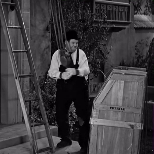 Laurel and Hardy in ‘The Music Box’ (1932) | Classic Comedy