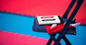 Wrestler born without legs, wins state championship