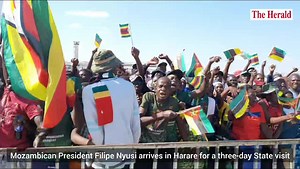 WATCH: Mozambican President Filipe Nyusi arrives in Harare for a three-day State visit. 📹: Farai Dauramanzi | The Herald-Zimbabwe