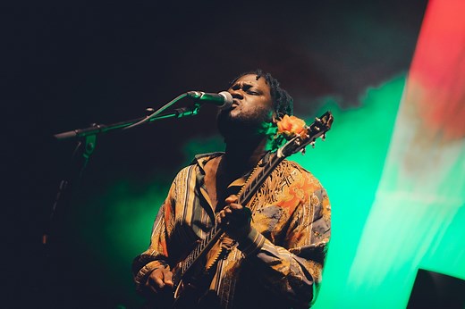 ⏰ [RÉVEIL EN MUSIQUE] // En ce lundi matin de février, on se réchauffe avec un extrait du show de l’une des plus belle voix de la soul actuelle: Michael Kiwanuka 🔥 | Jazz à Vienne