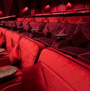 Opening party tickets giveaway💌 Countdown for Everyman Edinburgh April 2nd opening is on! We are finalising our opening party guest list… Sign up to receive emails on the below link tag someone you’d like to bring along in a comment below for a chance to receive an invite. https://bit.ly/EdinburghGiveaway Expect old-school Hollywood red carpet glamour, with delicious food and drinks on the house and free entry to one of our first ever screenings - let us treat you 🥂 Entries close Sunday 27th e