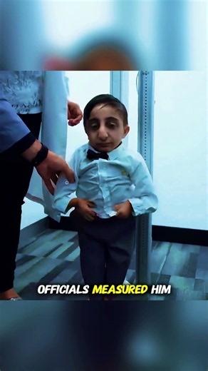 The World's Shortest Man is Only 2 Feet Tall! 😳📏