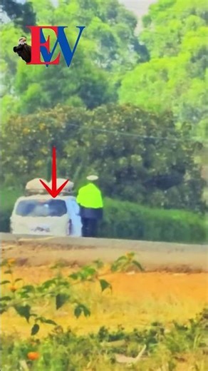 Caught on Camera: Police Officer Taking Bribes in Broad Daylight