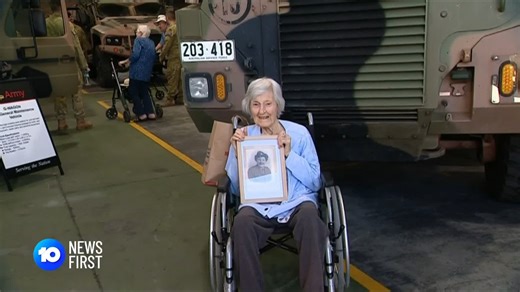 A World War II veteran has been given a very special tour of Perth’s Irwin Barracks. Margaret “Peggy” Martin used to drive British troops around and today got to see just how much the trucks have changed since she was behind the wheel. | 10 News Perth