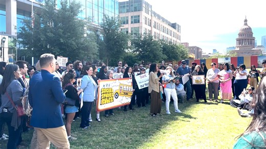 Texans gather to protest proposed social studies changes ahead of long SBOE meeting