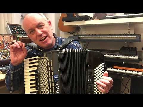 Accordion Stradella Basses and the Sets of 3 and 4 Note Diatonic Chords