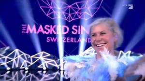 16K views · 35 reactions | «The Masked Singer Switzerland» flimmerte am Freitagabend über die TV-Bildschirme. Als erstes wurde die Gams enthüllt. Unter der Maske verbarg sich die Eiskunstläuferin Denise Biellmann. | Blick | Facebook