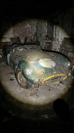 Один из 5 Aston Martin DBR1