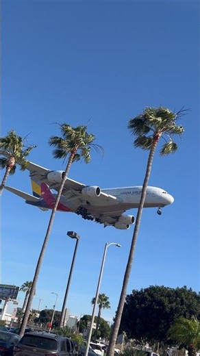 Massive Qanatas Airbus A380 Landing at LAX Airport