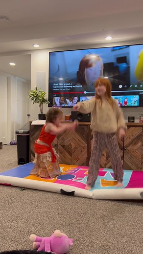 Adley & Navey show you their new dance moves they created!! 🕺💃 #aforadley #aforadleyclips #shonduras #bestdayever