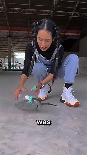GIRL VS SNAKE ( don't try this )