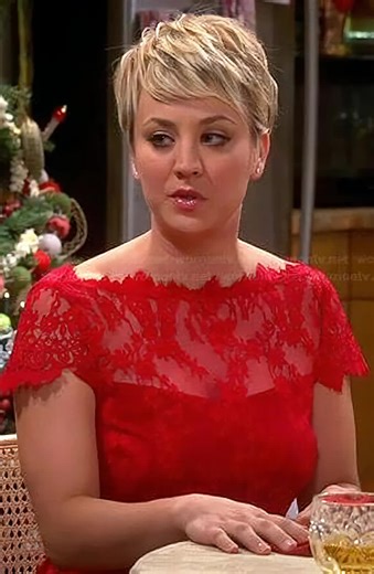 Penny’s red lace Christmas dress on The Big Bang Theory #kaleycuoco