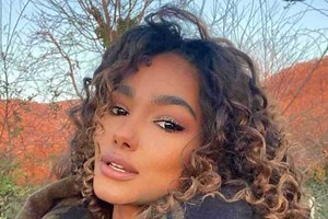 Il video di Samira Lui è esagerato: il vestito copre pochissimo