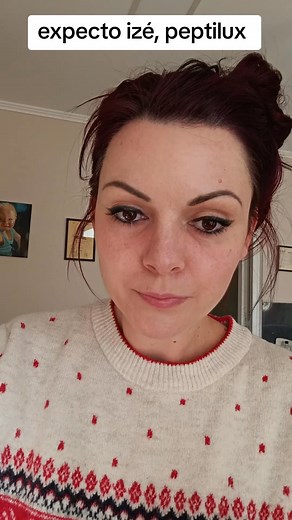 Egy kis jókedv a komoly témák után 😅🤭🫶💞 Èn ezzel a krémmel szoktam megmenteni az "éjájjjj" reggeli tükörképemet! 🤣 Peptilux a neve és nálam lehet beszerezni. 🌟Luxus szérum, mondhatni azonnali botoxszerű hatással. 8-10órán át tart, de nekem simán csökkent egy -két kritikus ránckezdemény a fejemen így heti pár használattal is. expecto peptilux!💫 | Dóri Bencsik