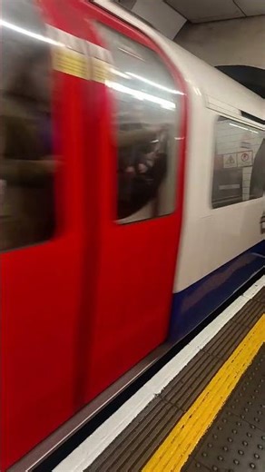 Bakerloo Line London Underground Train arriving at Oxford Circus 23/3/26