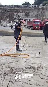 Saw kerf clearing for put diamond wire, use diamond wire saw cutting machine horizontal bottom cutting. #stonecuttingtools #blockcuttermachine #stonesaw #marblecutting #granitecuttingsaw | Ruisheng stone machinery