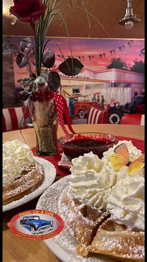 Café ab 13 Uhr geöffnet und ab 14:30 Uhr könnt ihr euren Kaffee oder Kaltgetränk bei schöner Live Musik genießen. | Classic Car & Cafe Aschendorf