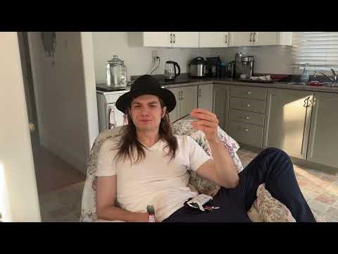 Pocky Original Flavor Review | Simple, Sweet, and Tasty! | Carputing