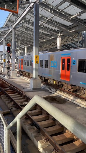 The YC1 series is a hybrid diesel-electric multiple unit train type operated by Kyushu Railway Company (JR Kyushu) in Japan since 14 March 2020. #yc1 #yc1series #hybrid #dieseltrain #jrkyushu #kyushurailwaycompany #nagasaki #nagasakistation #鉄道 #気動車 #YC1系 #JR九州 #長崎本線 #長崎駅 #長崎