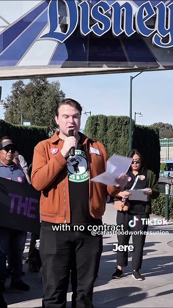 This is what 100 days of being on ULP strike looked like at one of their busiest Starbucks locations in North America - the Downtown Disney location! Want to join California fast food workers and communities from across the country in supporting Starbucks baristas? Delete the app from your phone! #NoContractNoCoffee #UnionsForAll #ToBeAPartner @Starbucks Workers United