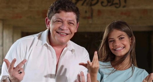 أحمد العطار يعود للغناء ويطرح "تعالى" بمشاركة إبنته | فيديو