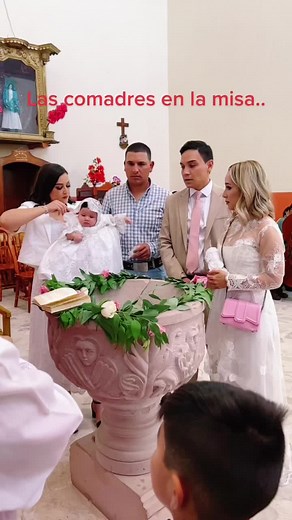 Las comadres y la fiesta: Tradiciones en la misa
