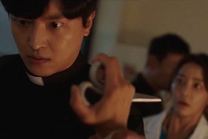 Watch: Yeon Woo Jin And Jung Yu Mi Face Evil In Frightening Preview For New Medical Exorcism Drama | Soompi