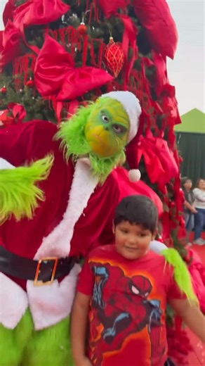 Body By Raven Tracy on Instagram: "In Los Angeles County in 2023, nearly 116,000 people in families with children accessed homeless services due to housing instability — showing how deeply the crisis affects whole families, not just individuals. Behind every displaced family is a story of resilience, loss, and hope — and a reminder that compassion is not optional, it’s necessary. Thank you to @thelamission for allowing us to come and bring joy to the families at @hopethemission for Christmas ❤️ 