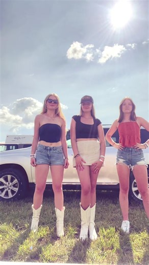 lauren bauer (@lau.bauer)’s videos with Apple - Charli xcx