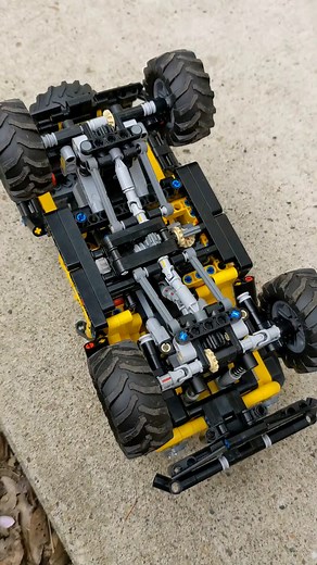 Owen | ⚙️RC Lego Jeep Wrangler⚙️ A short clip showing the 4x4 drivetrain of my modified 42122 Jeep Wrangler in action. My MOC/MOD has a... | Instagram