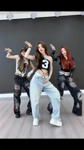 Copines Dance in USA 🇺🇸🔥 | Nakamura Remix Vibes 💃 #shorts