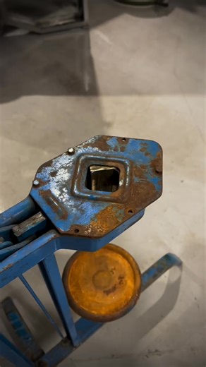 A manual corking press uses mechanical leverage to compress and insert corks into wine bottles with controlled, consistent force. The long handle multiplies pressure while the guide ensures the cork enters straight and seats at the correct depth. 📽@masdesquernes | The Wine Crate