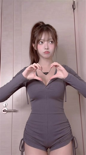 初投稿思ったより色んな人に見てもらえて嬉しい😚 これからも投稿してくから見てねー