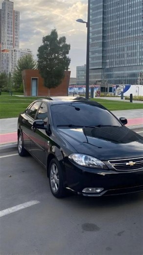 𝐆𝐄𝐍𝐓𝐑𝐀 | 𝐒𝐓𝐎𝐑𝐈𝐄𝐒 on Instagram: "Erkatoylar? 🌟✨ みなさん、知っていますか？✨🌟 日本では、歩くだけで電気を作れる「圧電タイル」が使われています！🌀👣 渋谷駅のような忙しい場所では、1日に約240万歩の足音が、このシステムに貢献しています。💡💖 これらのタイルは、私たちの歩く力や体重の圧力を捉え、タイルが少し曲がることで発生する機械的な応力を電気エネルギーに変換します。⚡️🛤️ 1歩ごとに少しの電荷が生まれますが、何百万歩も集まればLEDライト💡、デジタル表示📊、センサー📡などを動かすのに十分な電力が得られます。 日常の動きが、サステナブルな都市インフラに変わるなんてすごいですよね！🌱🏙️ あなたも今日から、歩くだけで未来のエネルギーに貢献できるかも…👣💫 おすすめのハッシュタグ (#Hashtag) #日本 #圧電タイル #エコ #サステナブル #未来 #テクノロジー #イノベーション #街歩き #足音で電気 #LEDライト #都市 #エネルギー #科学 #知識 #面白い #歩くだけで電