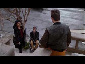 Glee - Rachel yells for a taxi 5x14