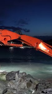 Foyle & Marine Hitachi EX1200 dredging in darkness | Awesome Earthmovers