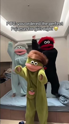 Share this with your besties 😭 Every order comes with a Mega comb ❤️ #onesie #pajamas